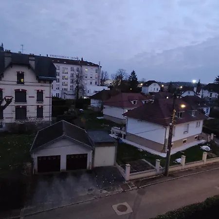 Rénové, Au Calme, à 400 Mètres Des Thermes De Apartamento Vittel